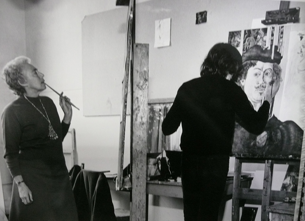 Mariza Onderwater in schilderslokaal (1971)